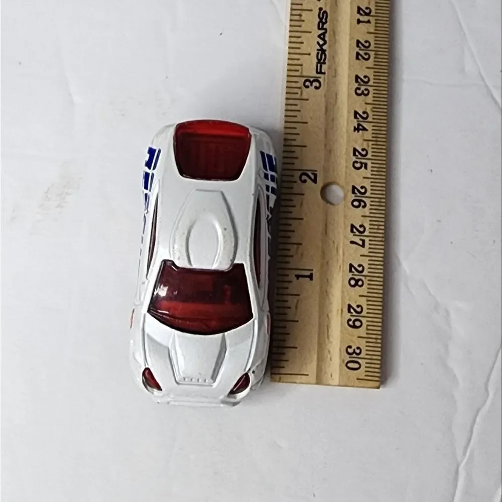 TOYOTA RSC 2001 Hot Wheels Scale 1/64 Diecast Model Car #B13